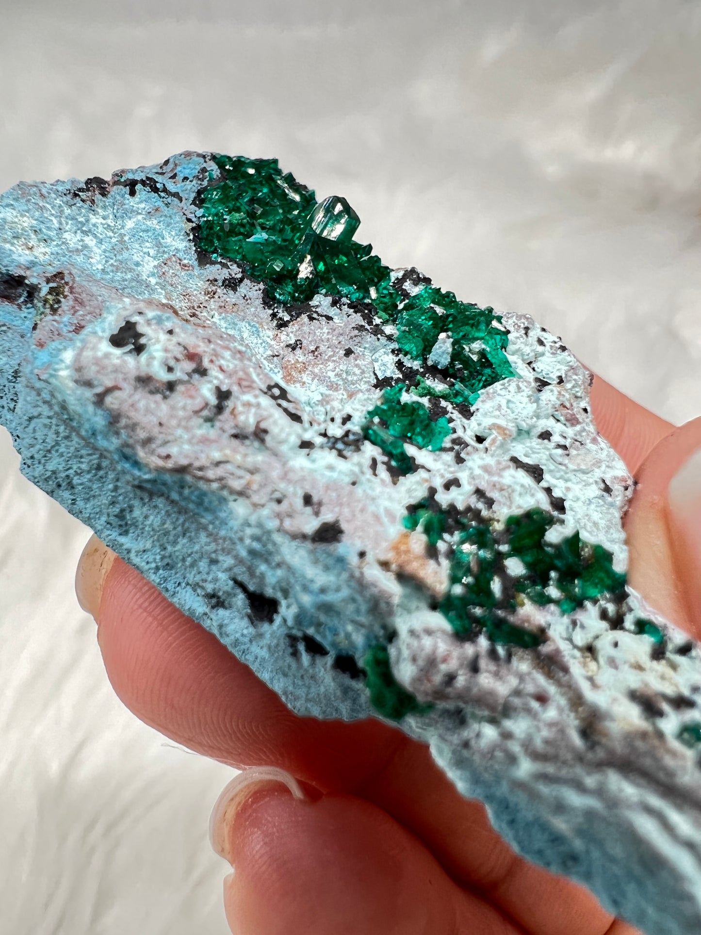 Dioptase on Plancheite